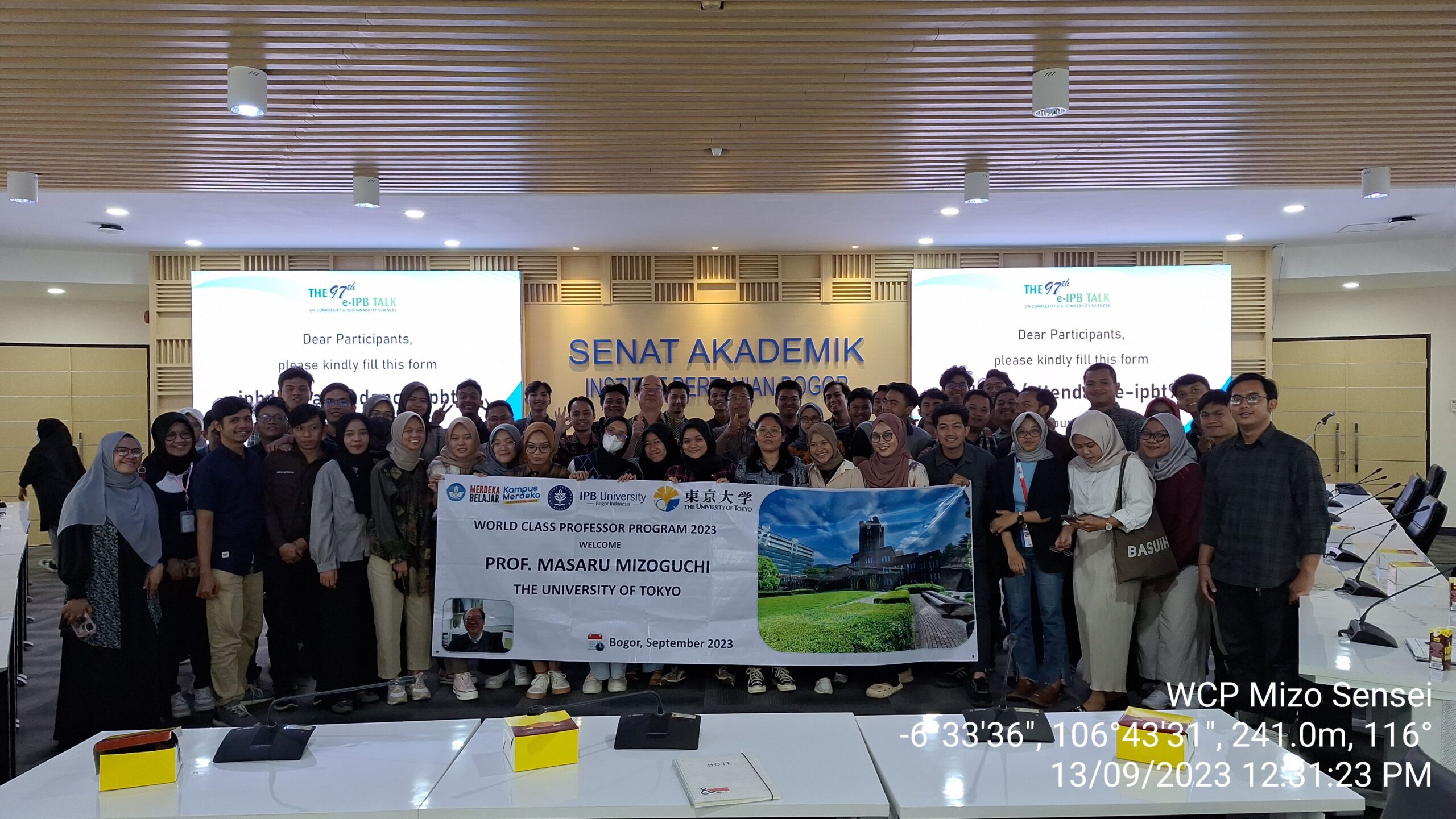 Yaw:115.78349,Pitch:-1.8809532497520152,Roll:0.6900626620140997